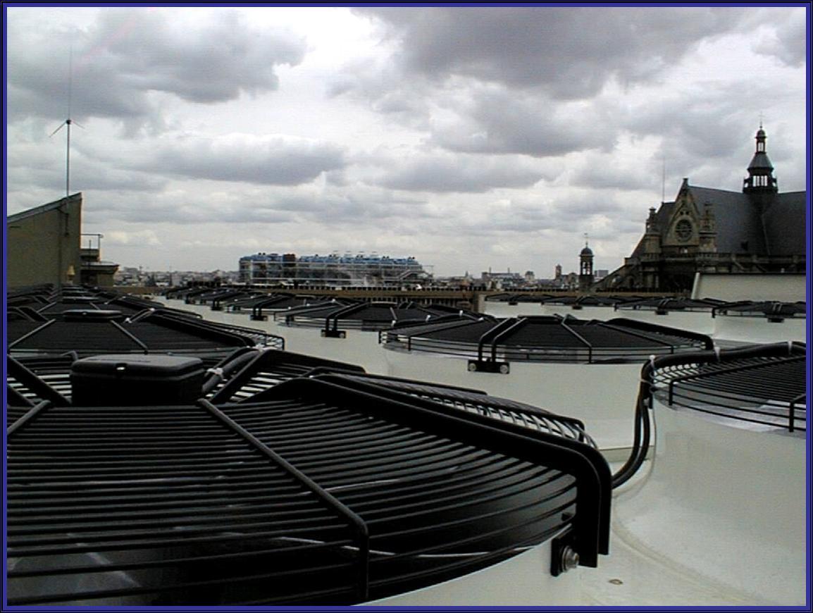 MAIN POSTE OFFICE - Paris - France